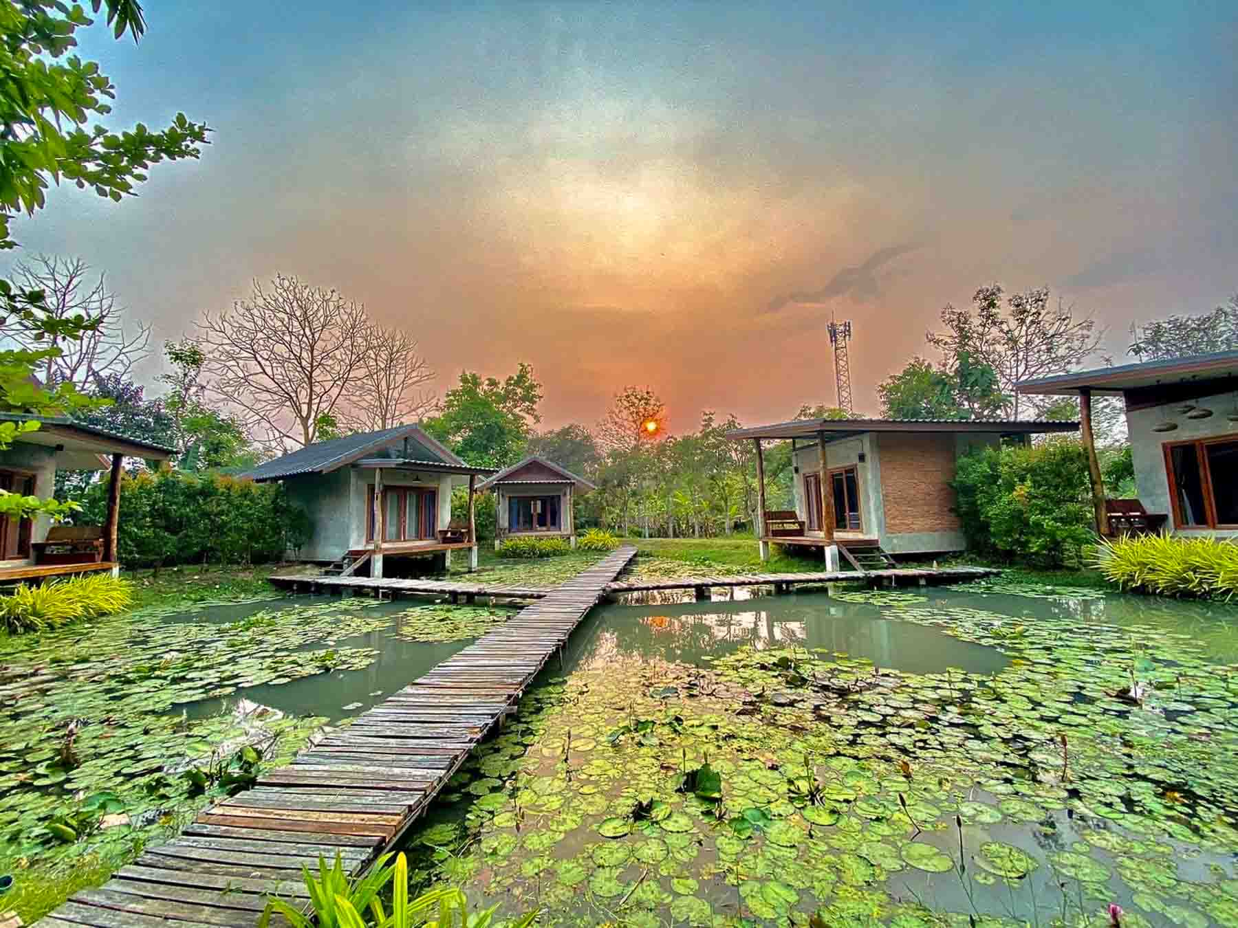 5 Villa Resort & Restaurant For Sale in San Kamphaeng with Tenant