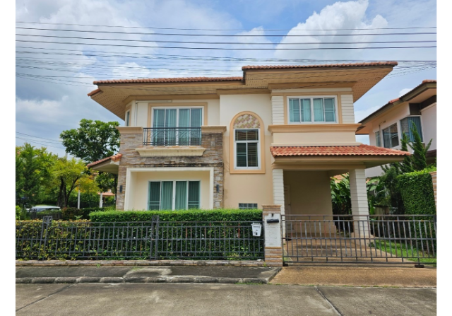 Spacious 3 Bedroom House for Sale in Chai Sathan, Chiang Mai