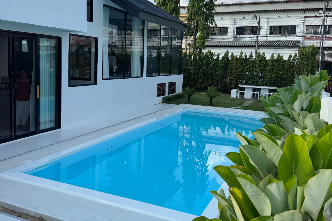Mae Hia Pool Villa w/ Glass Roof | Modern Zen Home