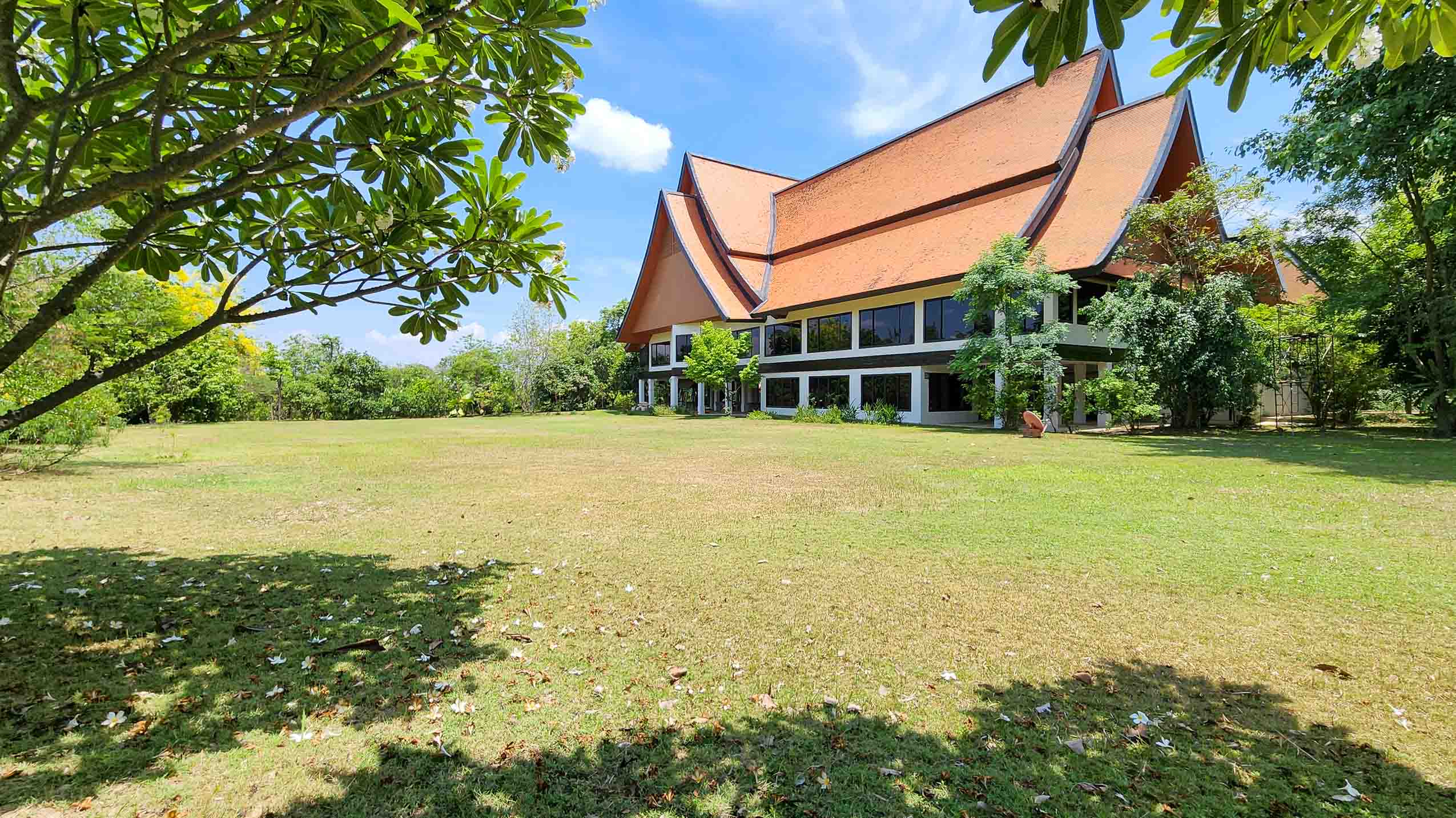 Expansive Luxury Estate on 7 Rai in Tranquil Nam Phrae, Hang Dong
