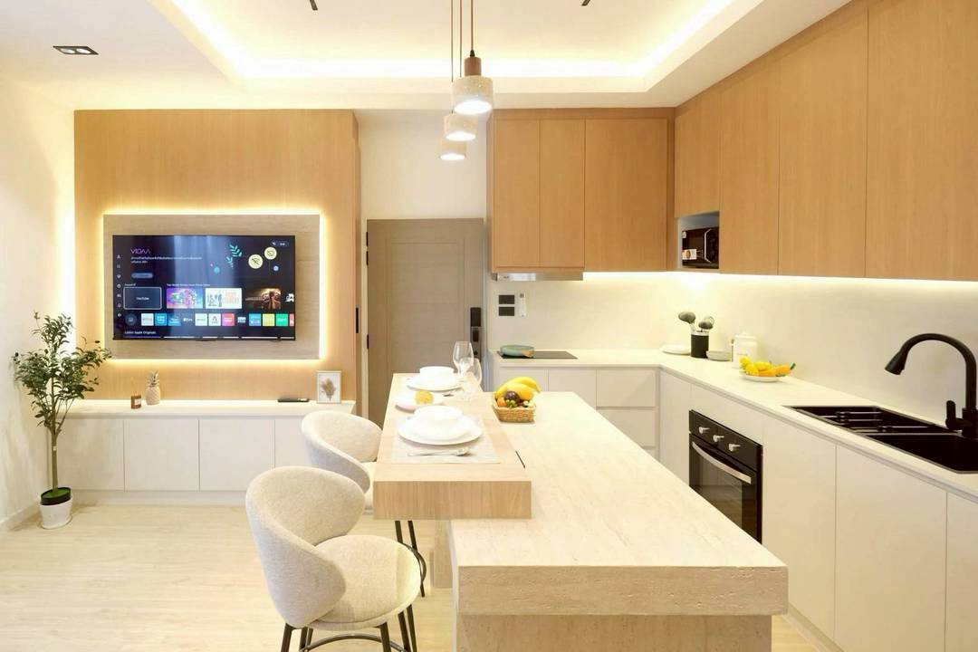 A Renovated Sanctuary with Panoramic Mountain Views