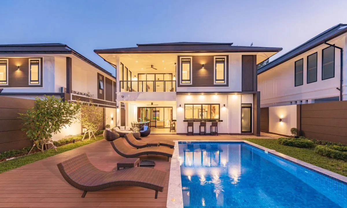 Experience Mansion-Grade Living on a Manageable & Modern Scale