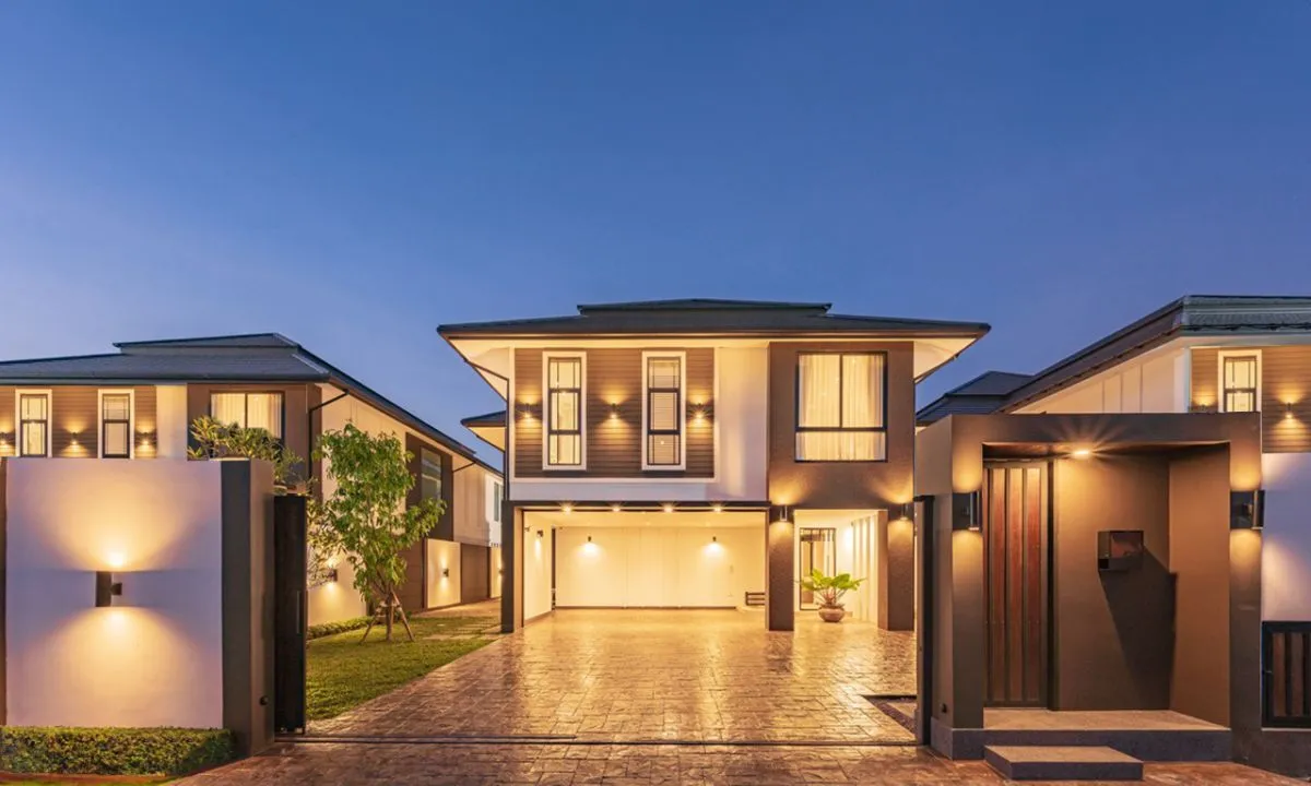 Experience Mansion-Grade Living on a Manageable & Modern Scale