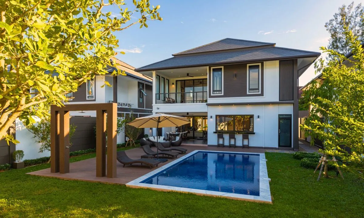 Experience Mansion-Grade Living on a Manageable & Modern Scale