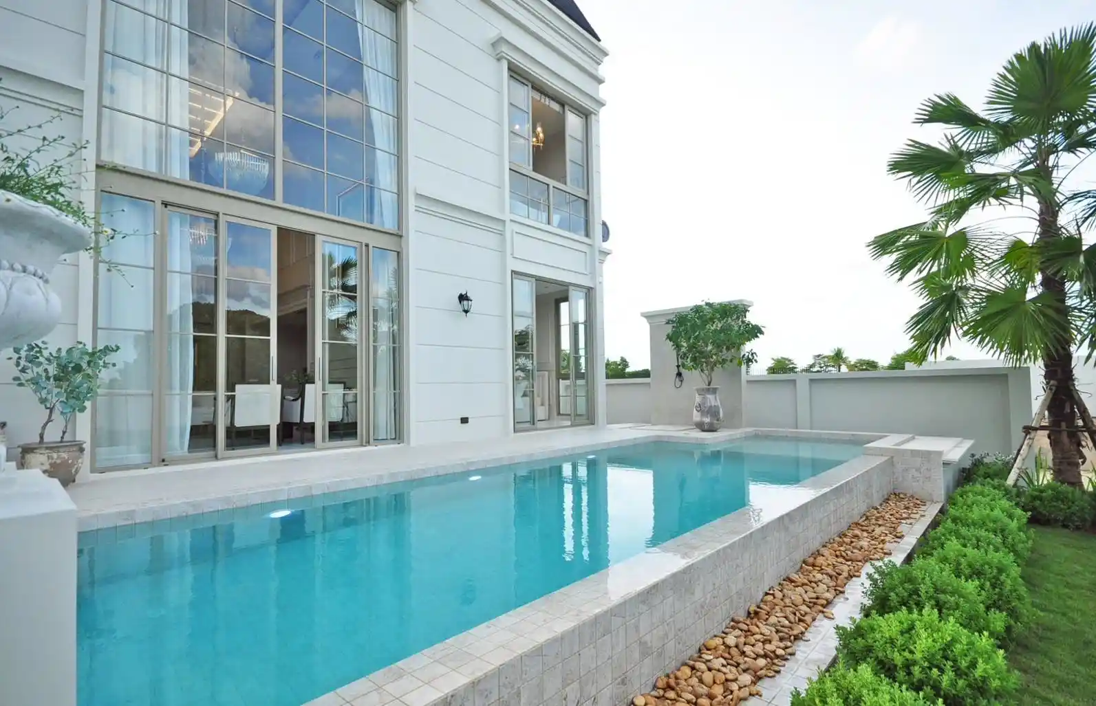 Elegant 4-Bedroom Neoclassical Villa with Private Pool in Hang Dong