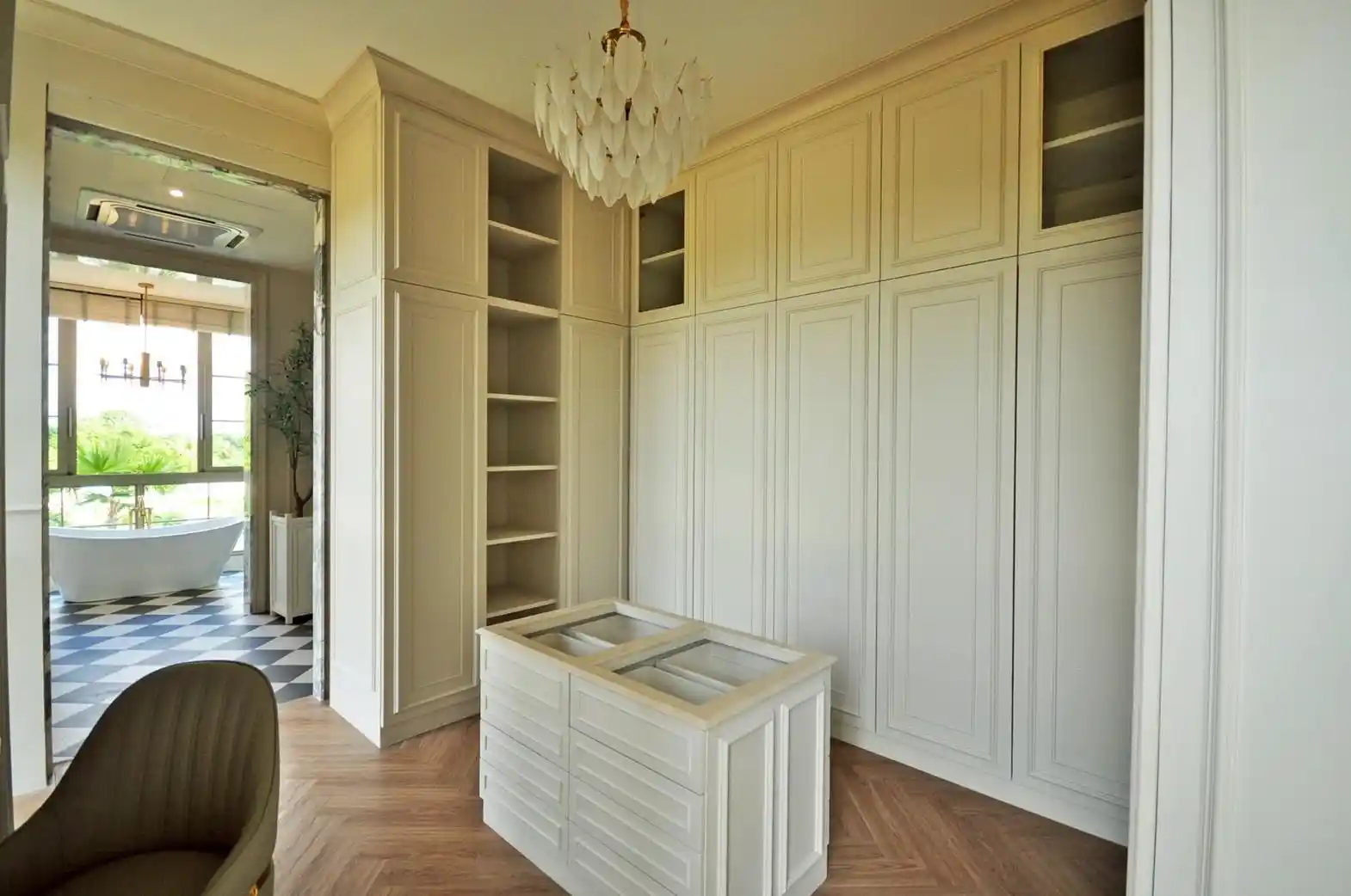 Elegant 4-Bedroom Neoclassical Villa with Private Pool in Hang Dong