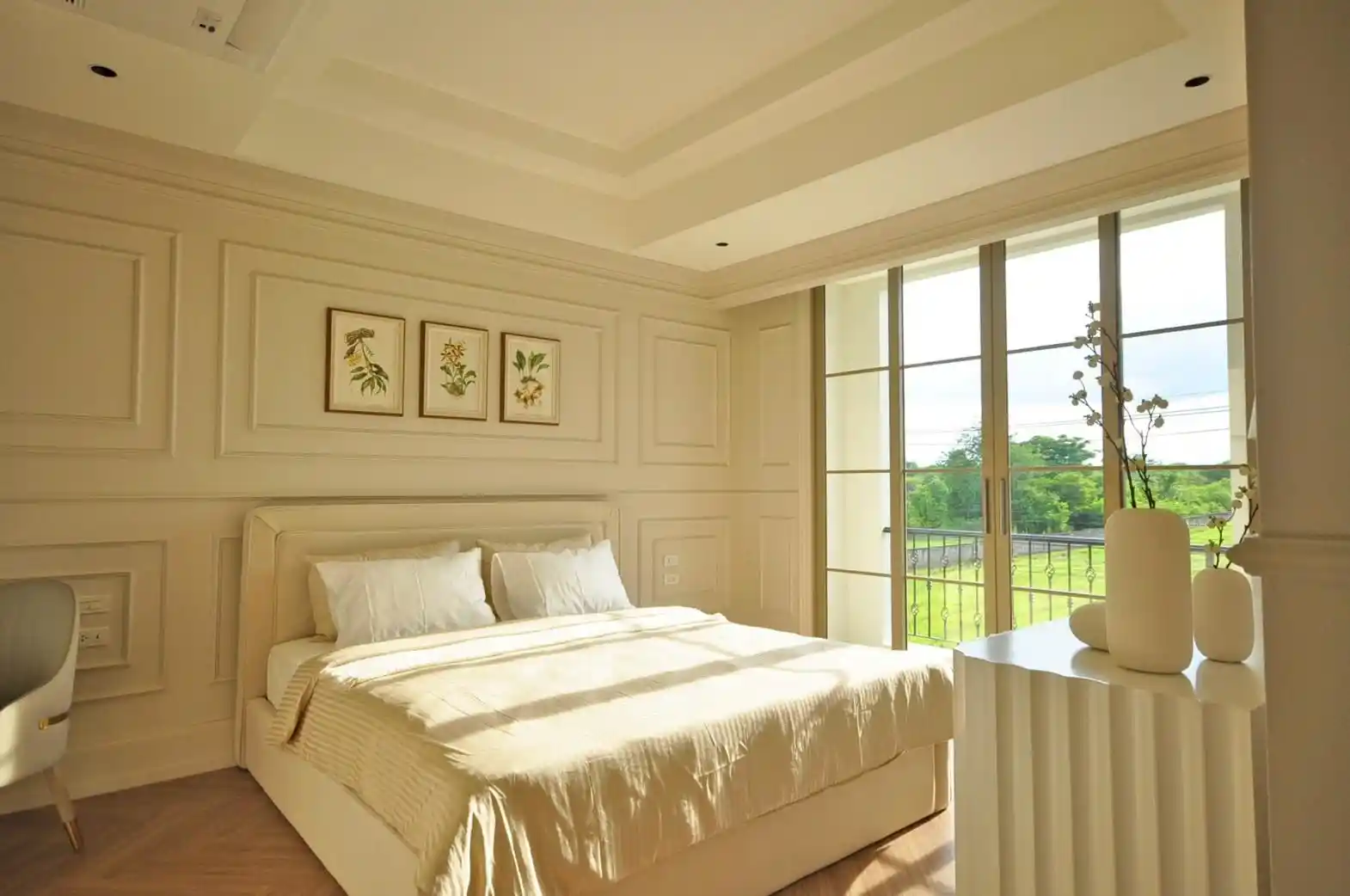 Elegant 4-Bedroom Neoclassical Villa with Private Pool in Hang Dong