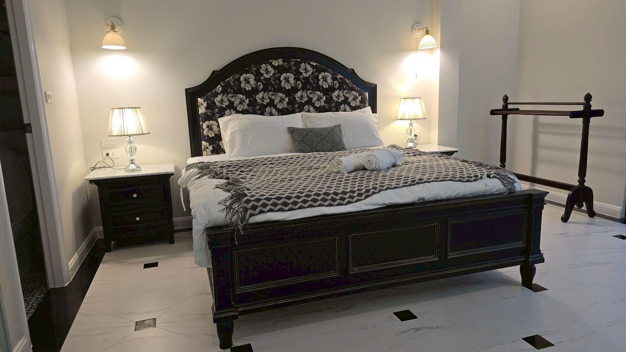 Luxury 3-Unit Colonial Estate: A Turnkey Income Property in Nimman’s Heart