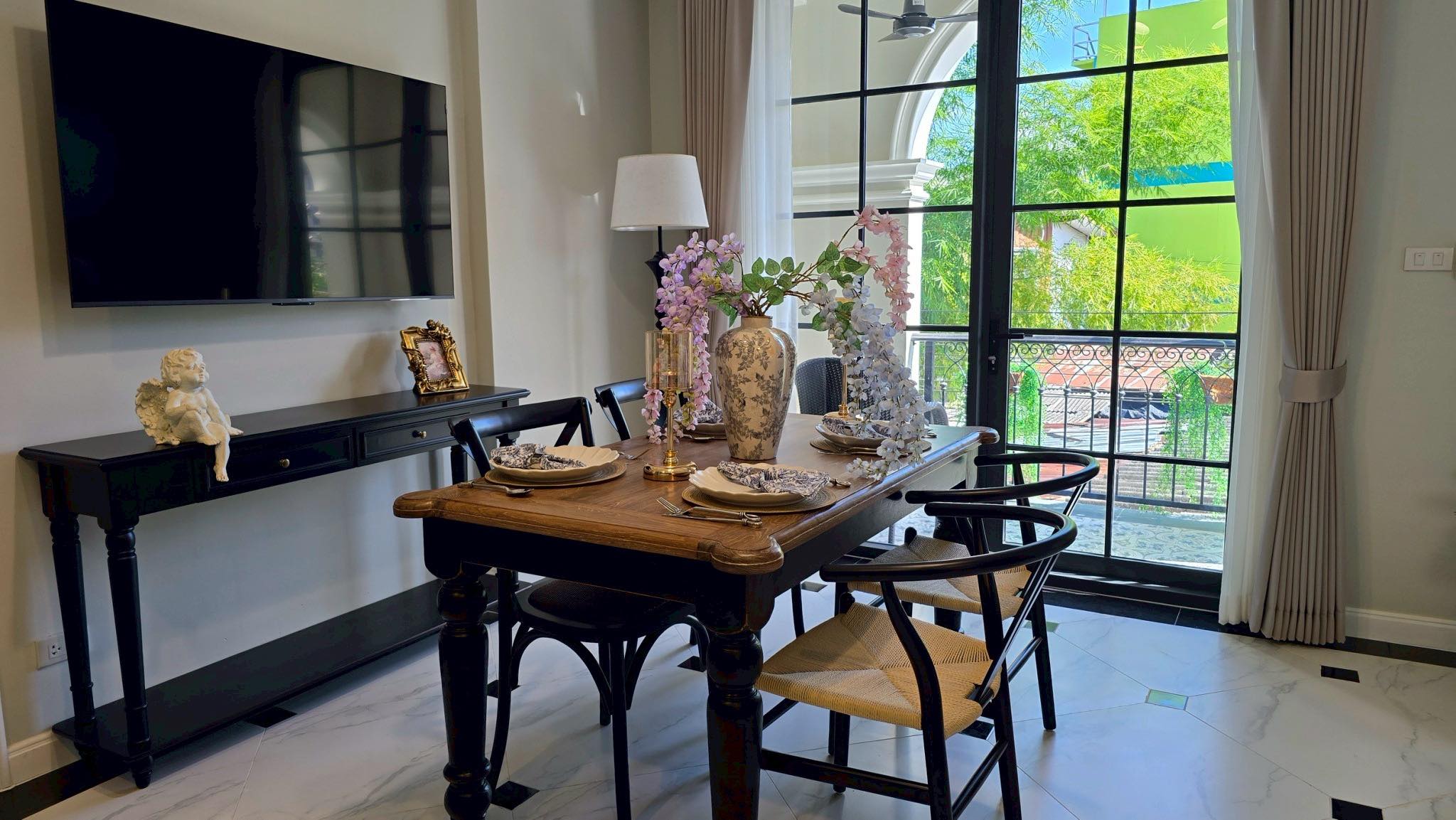 Luxury 3-Unit Colonial Estate: A Turnkey Income Property in Nimman’s Heart