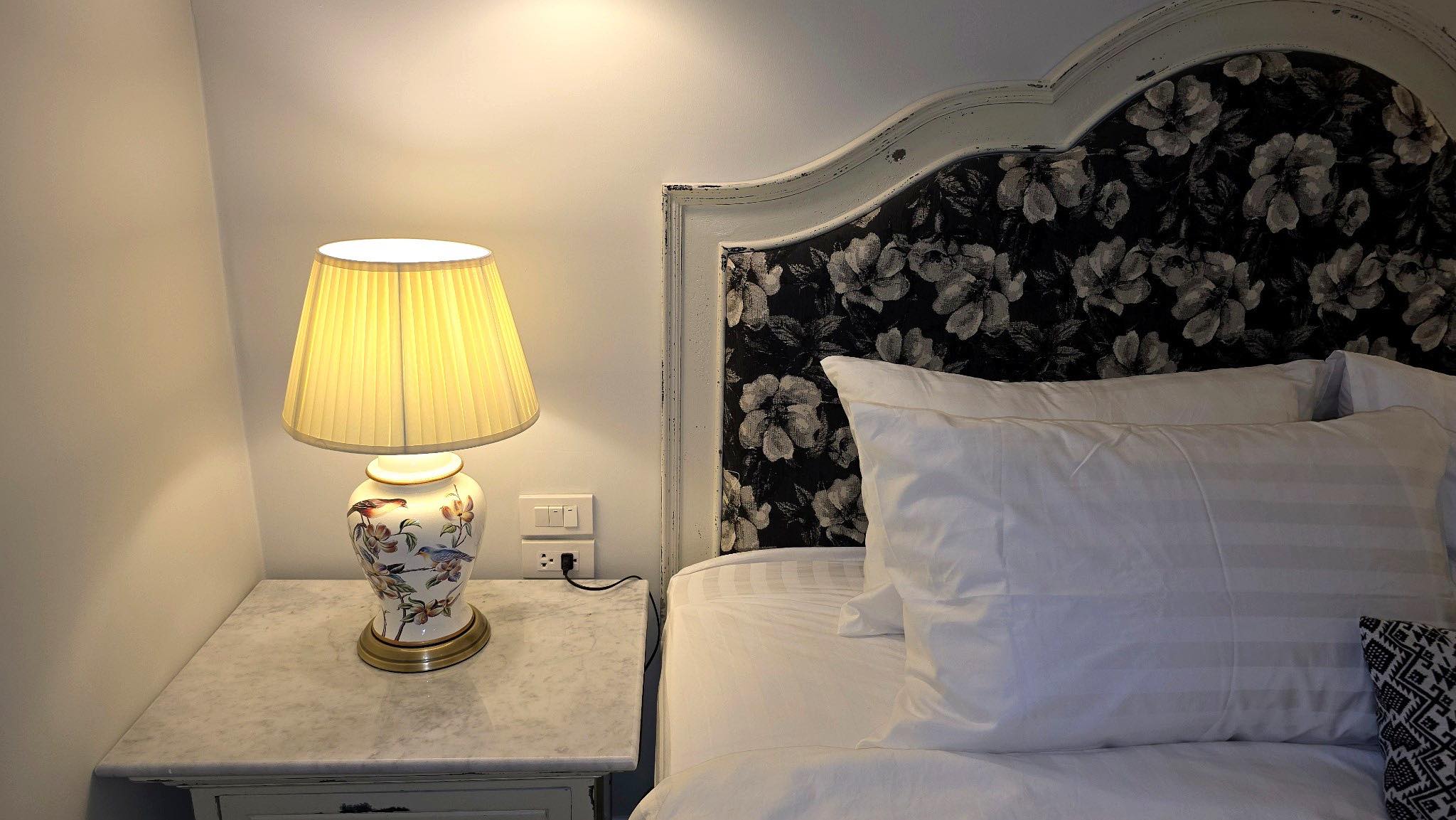 Luxury 3-Unit Colonial Estate: A Turnkey Income Property in Nimman’s Heart