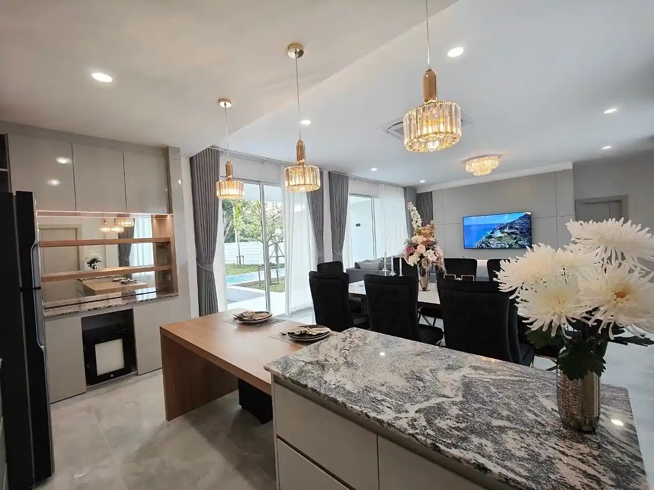 6 Bedroom Pool Villa For Sale San Sai | Near CCIS & Central Festival — photo 5 of 13