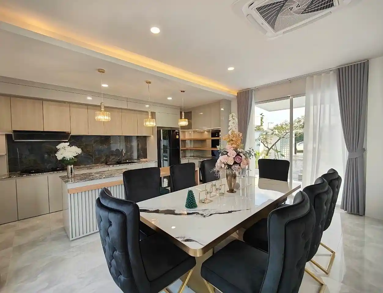 6 Bedroom Pool Villa For Sale San Sai | Near CCIS & Central Festival — photo 4 of 13
