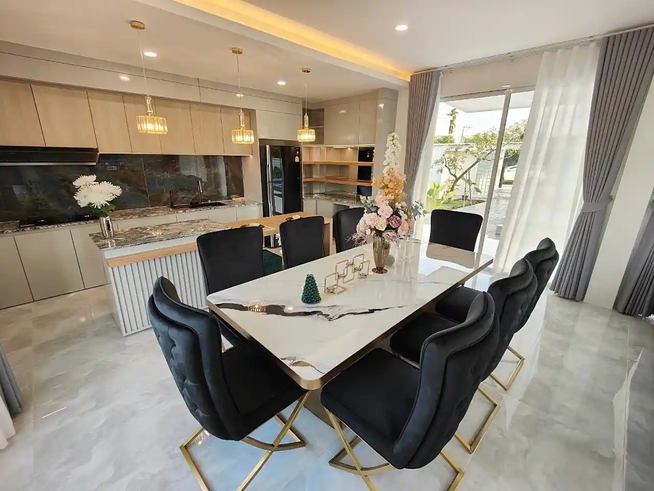 6 Bedroom Pool Villa For Sale San Sai | Near CCIS & Central Festival — photo 1 of 13