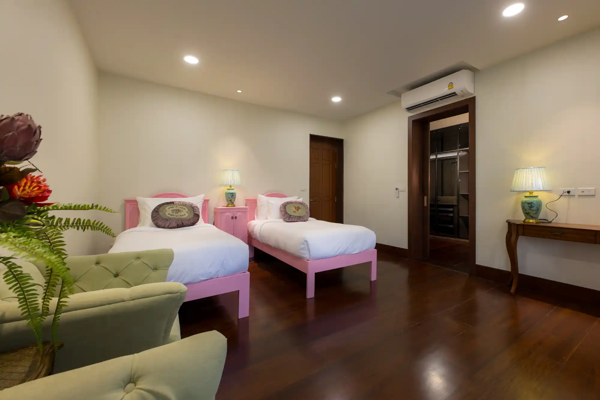 Luxury Pool Villa Saraphi Chiang Mai | Near Varee School — photo 8 of 24
