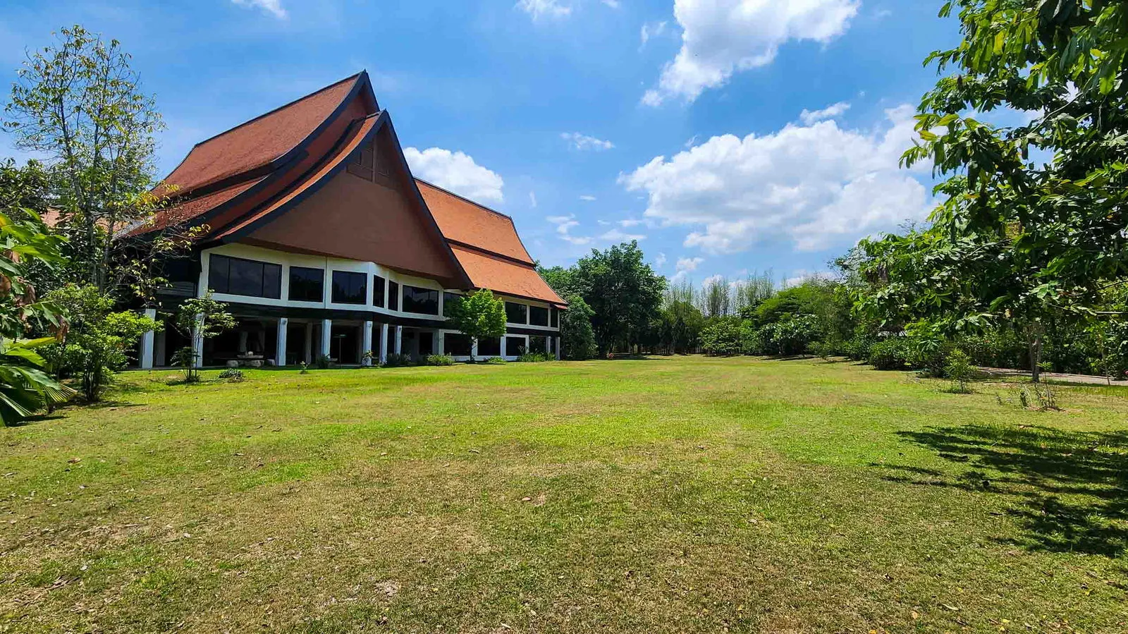 Expansive Luxury Estate on 7 Rai in Tranquil Nam Phrae, Hang Dong