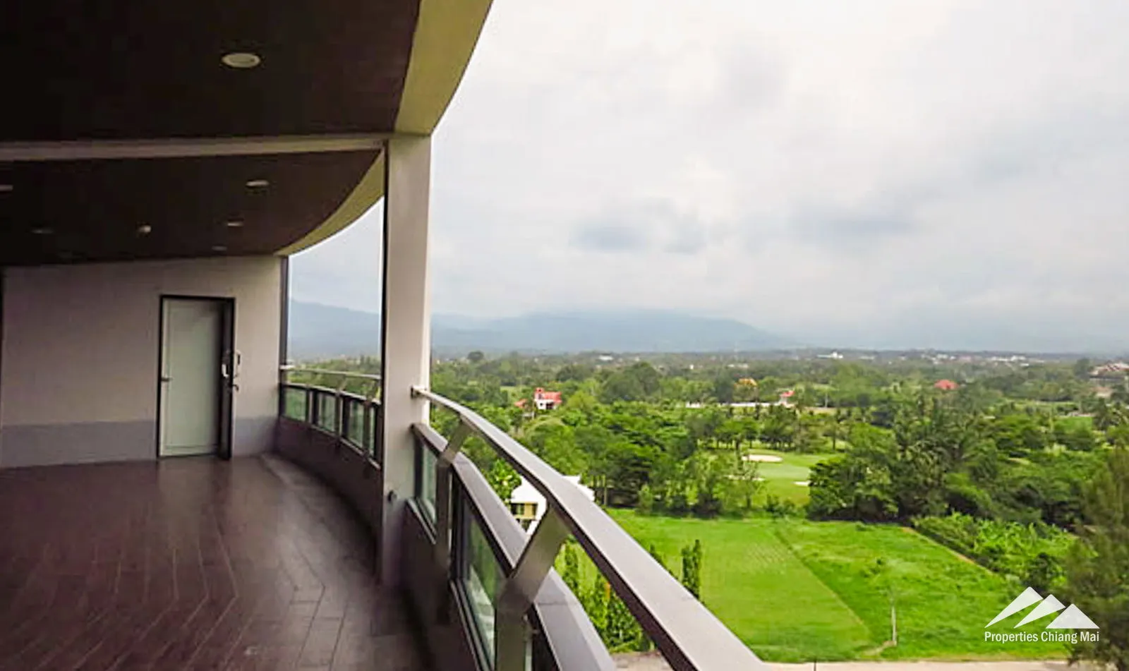 Spacious 3 Bedroom Condo With Mountain and Golf Course Views!