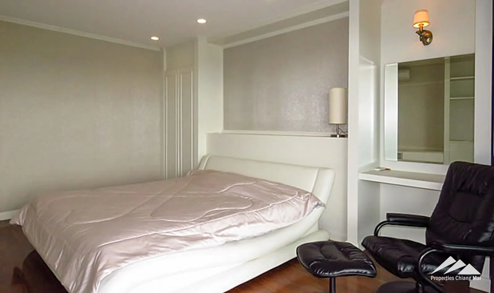 คอนโดกว้างขวาง 3 ห้องนอนพร้อมวิวภูเขาและสนามกอล์ฟ! — photo 15 of 18