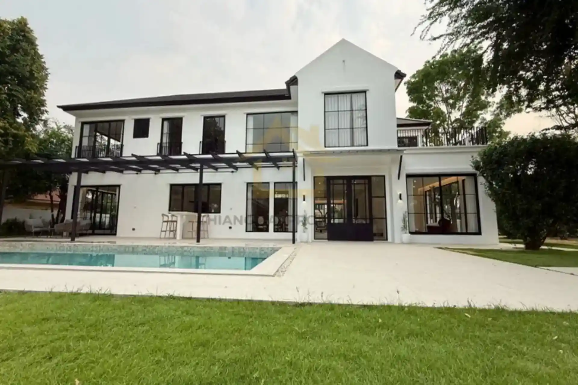 Large 5 bedroom pool villa for sale hang dong Chiang Mai