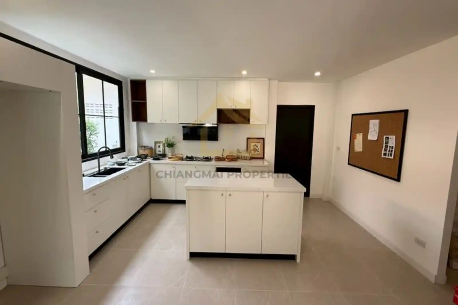 Large 5 bedroom pool villa for sale hang dong Chiang Mai