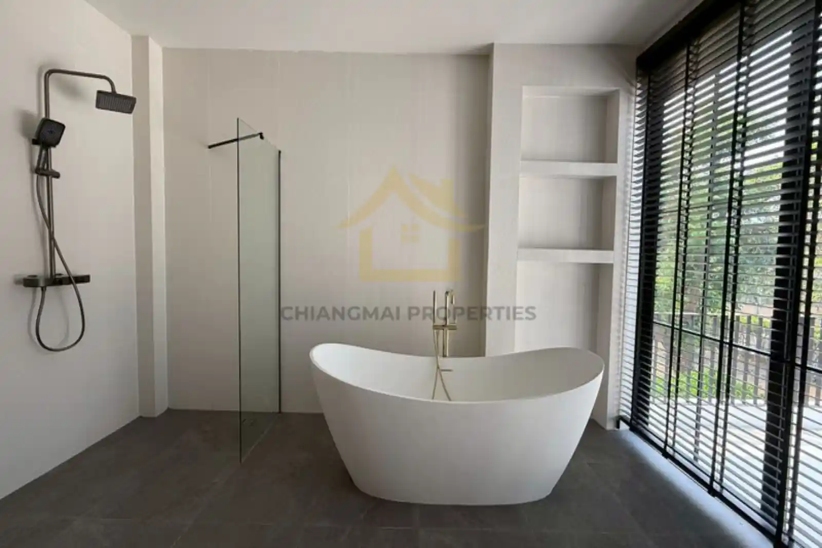 Large 5 bedroom pool villa for sale hang dong Chiang Mai