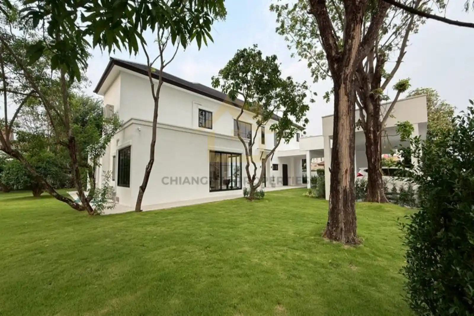 Large 5 bedroom pool villa for sale hang dong Chiang Mai