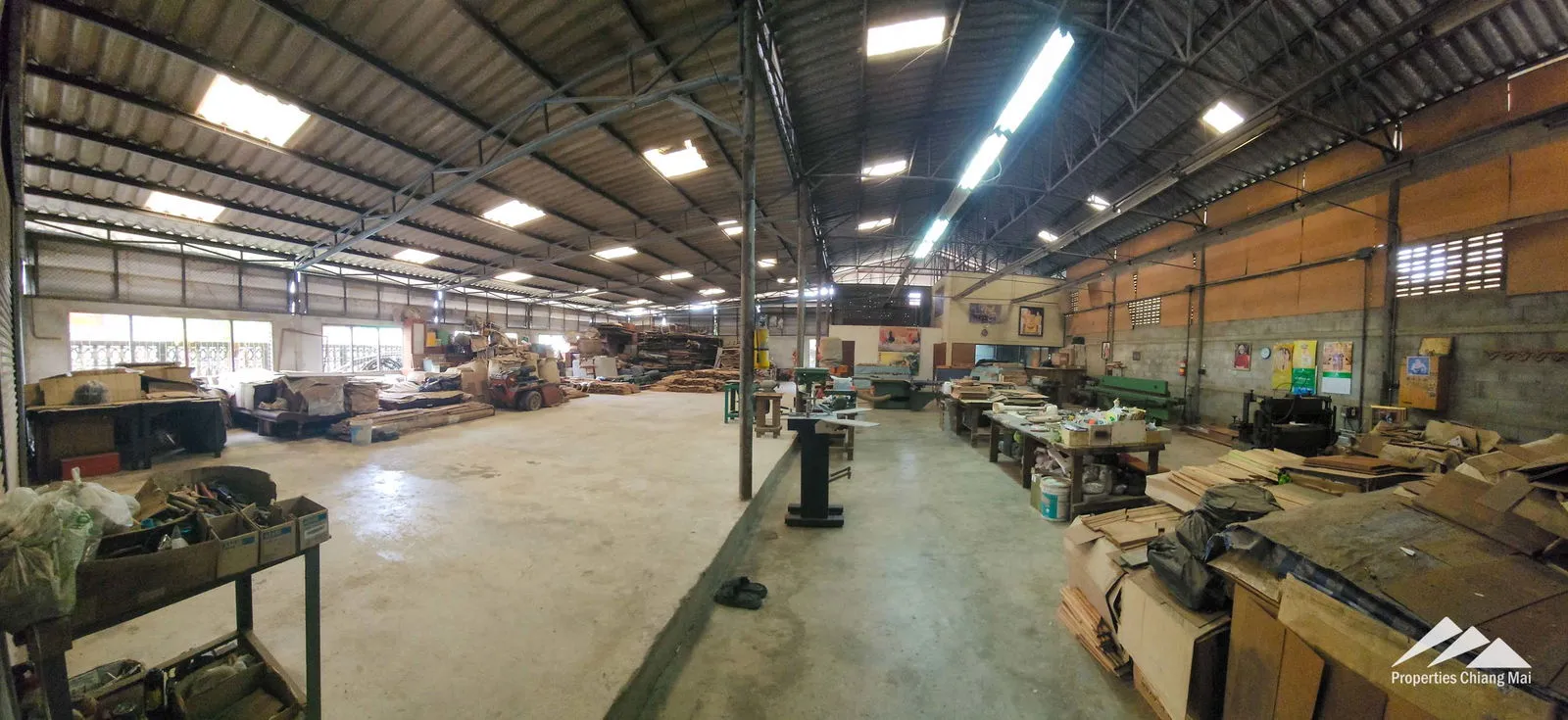 Warehouse For Sale Only 240m Off Of The Super Highway — photo 7 of 19
