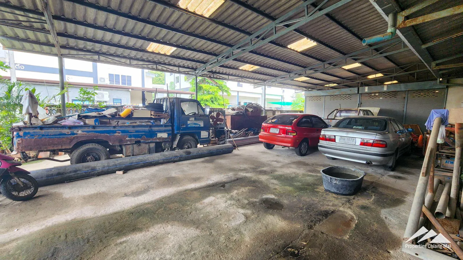 Warehouse For Sale Only 240m Off Of The Super Highway — photo 4 of 19