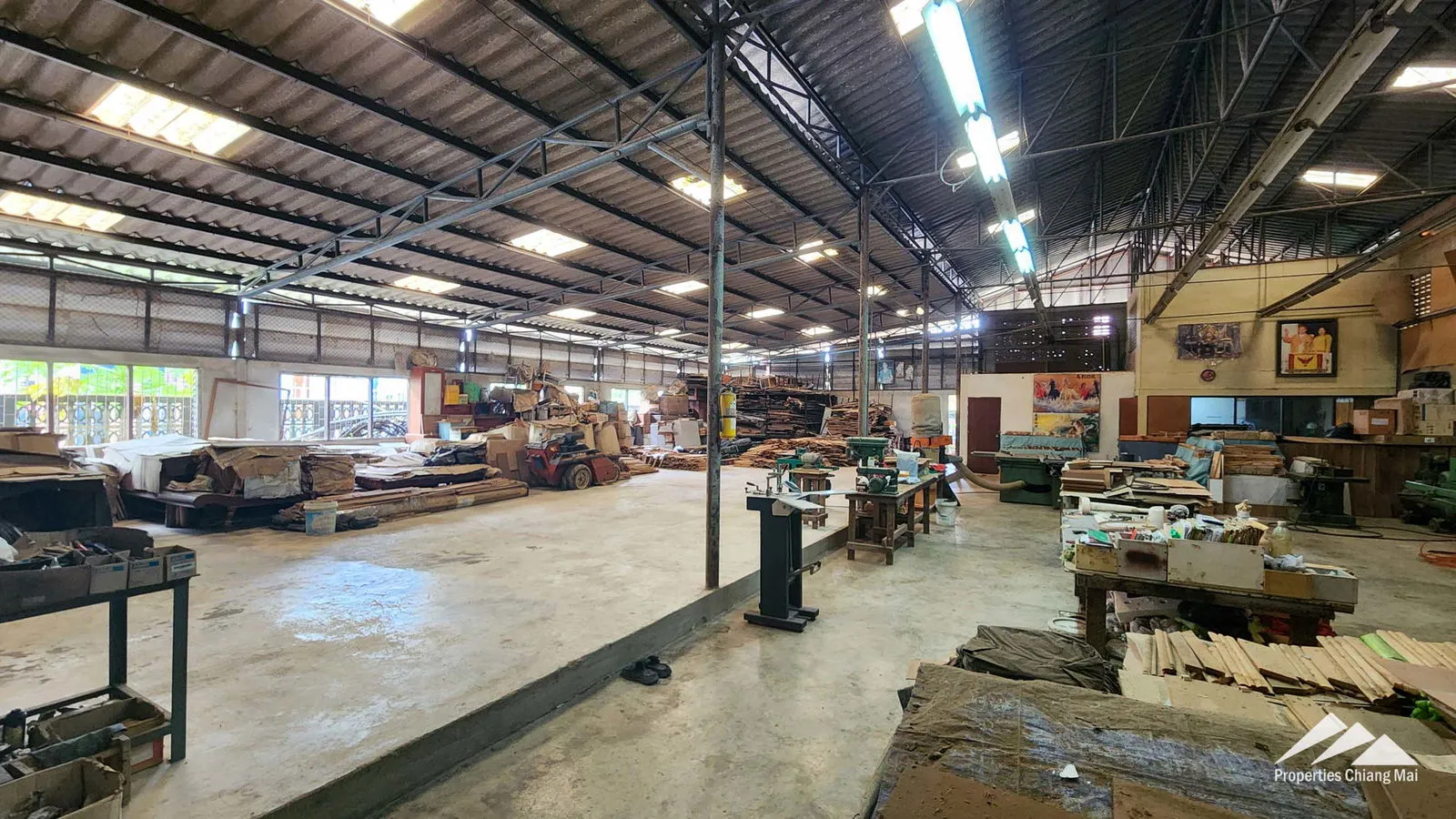 Warehouse For Sale Only 240m Off Of The Super Highway — photo 8 of 19