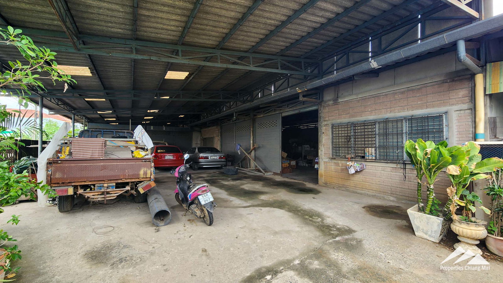 Warehouse For Sale Only 240m Off Of The Super Highway — photo 3 of 19