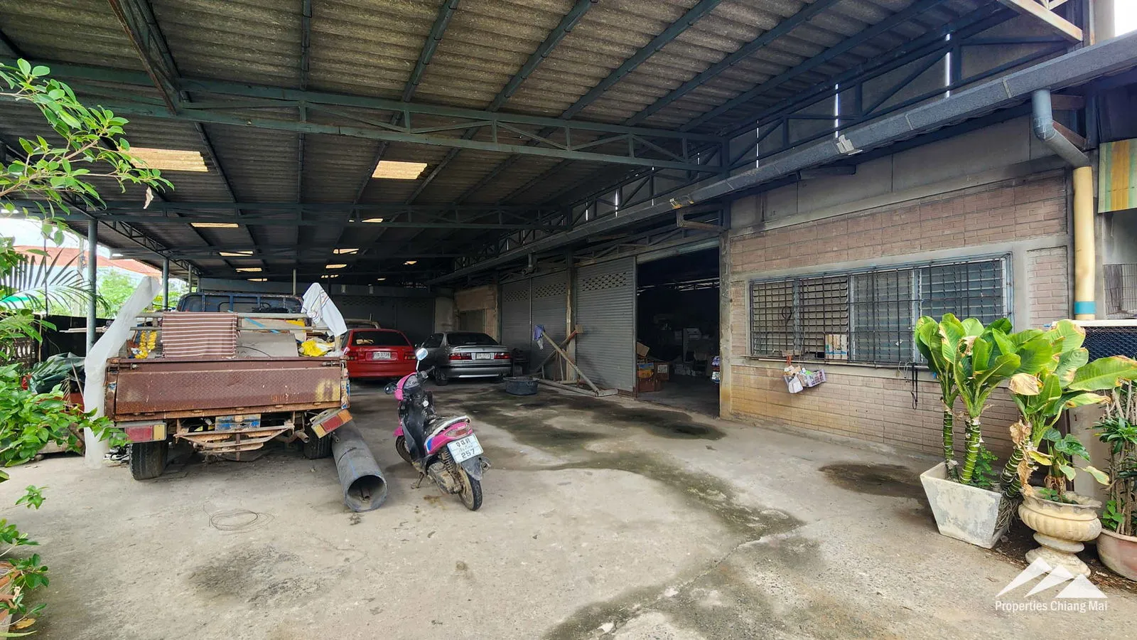 Warehouse For Sale Only 240m Off Of The Super Highway — photo 3 of 19