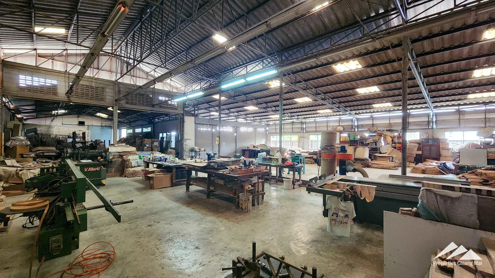 Warehouse For Sale Only 240m Off Of The Super Highway — photo 11 of 19