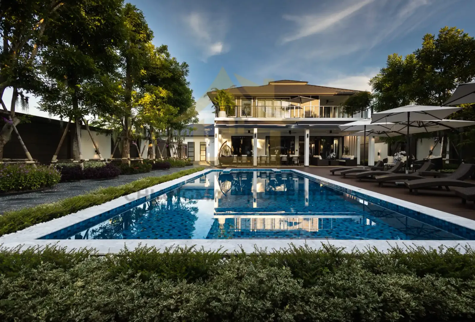 Luxury Villa with Air Purification For Sale in Hang Dong — photo 1 of 11