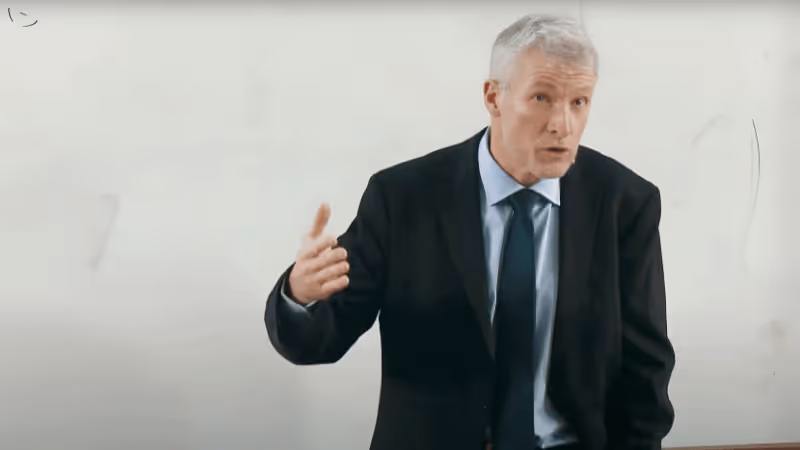 Marek Orko Vách s jardou jirákem na přednáškách na FF UK