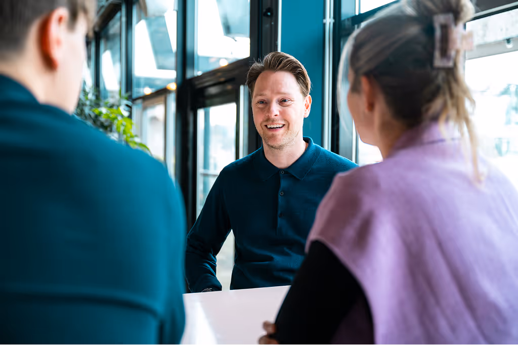 Groeileaders team bepaalt een online marketing strategie voor een klant. 