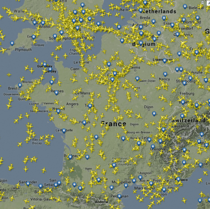 Le site FlightRadar donne l'impression que les avions sont très proches les uns des autres... il n'en est rien !
