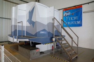 Flight Sensations à Pontoise est le seul simulateur de vol de qualité professionnelle destiné au grand public et reproduisant les mouvements d'un avion de ligne. Le CTPA y organise des stages depuis début 2015.