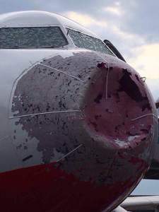 Vision du nez de l'Airbus A320 touché par la grêle au décollage d'Istanbul en juillet 2017