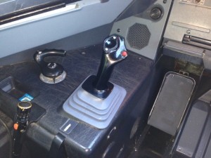 Le joystick a remplacé le manche central dans les avions Airbus. Cette évolution a été permise par l'implémentation des commandes de vol électriques.