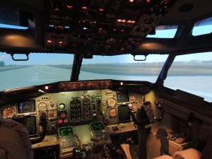Le simulateur utilisé est un Boeing 737-400, l'un des avions les plus vendus dans le monde