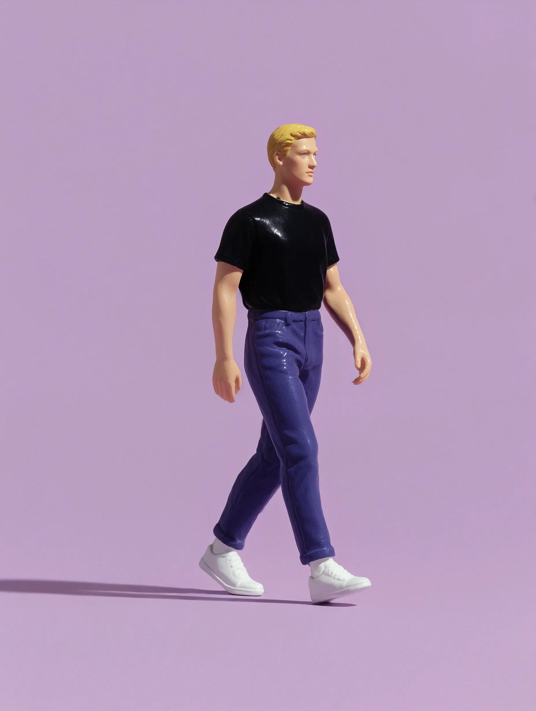 OWWO branded full body picture of Thomas Schouten, styled as a porcelain figurine.