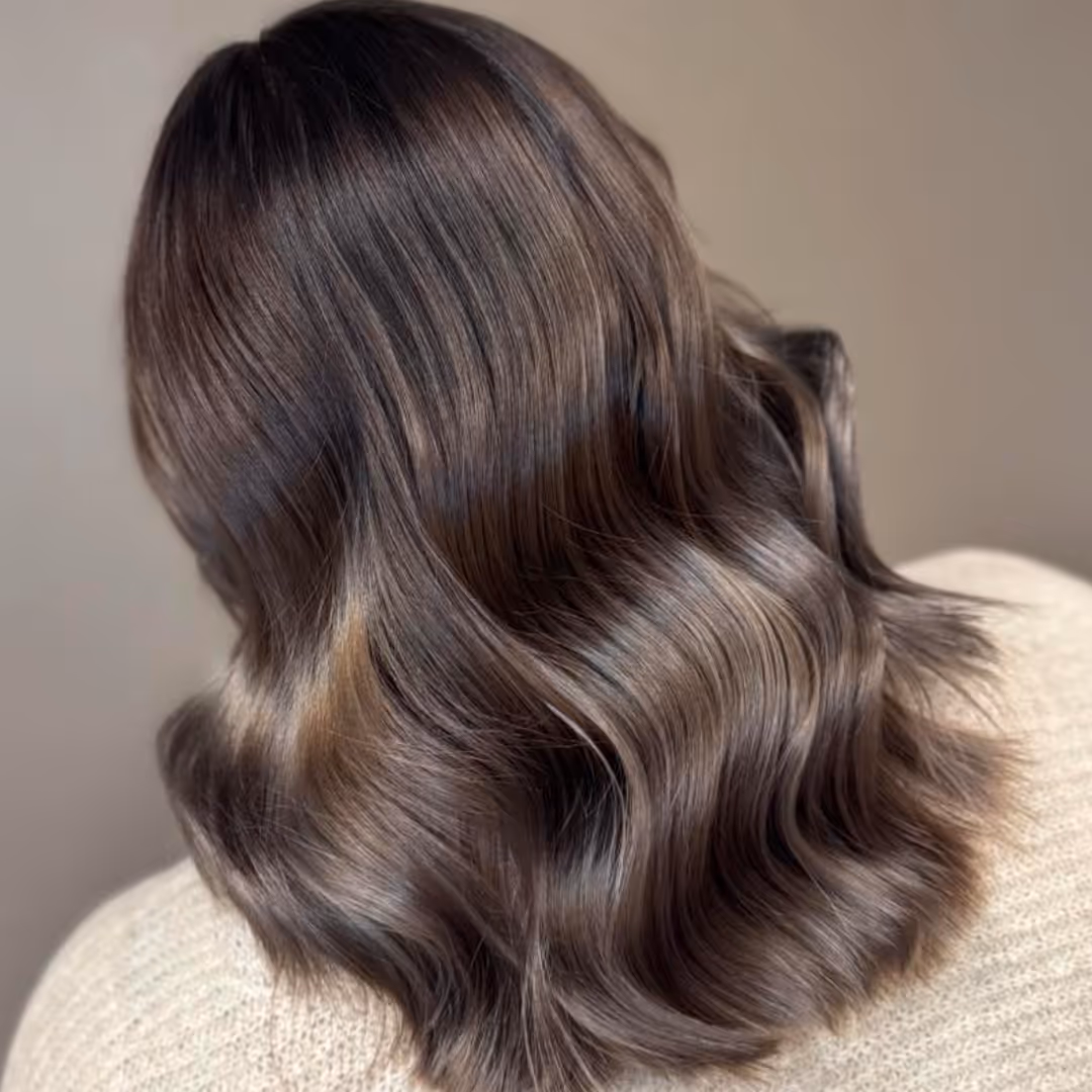 Hoidetut hiukset hoitolassa Kauneuspiste Riikka Mikkola