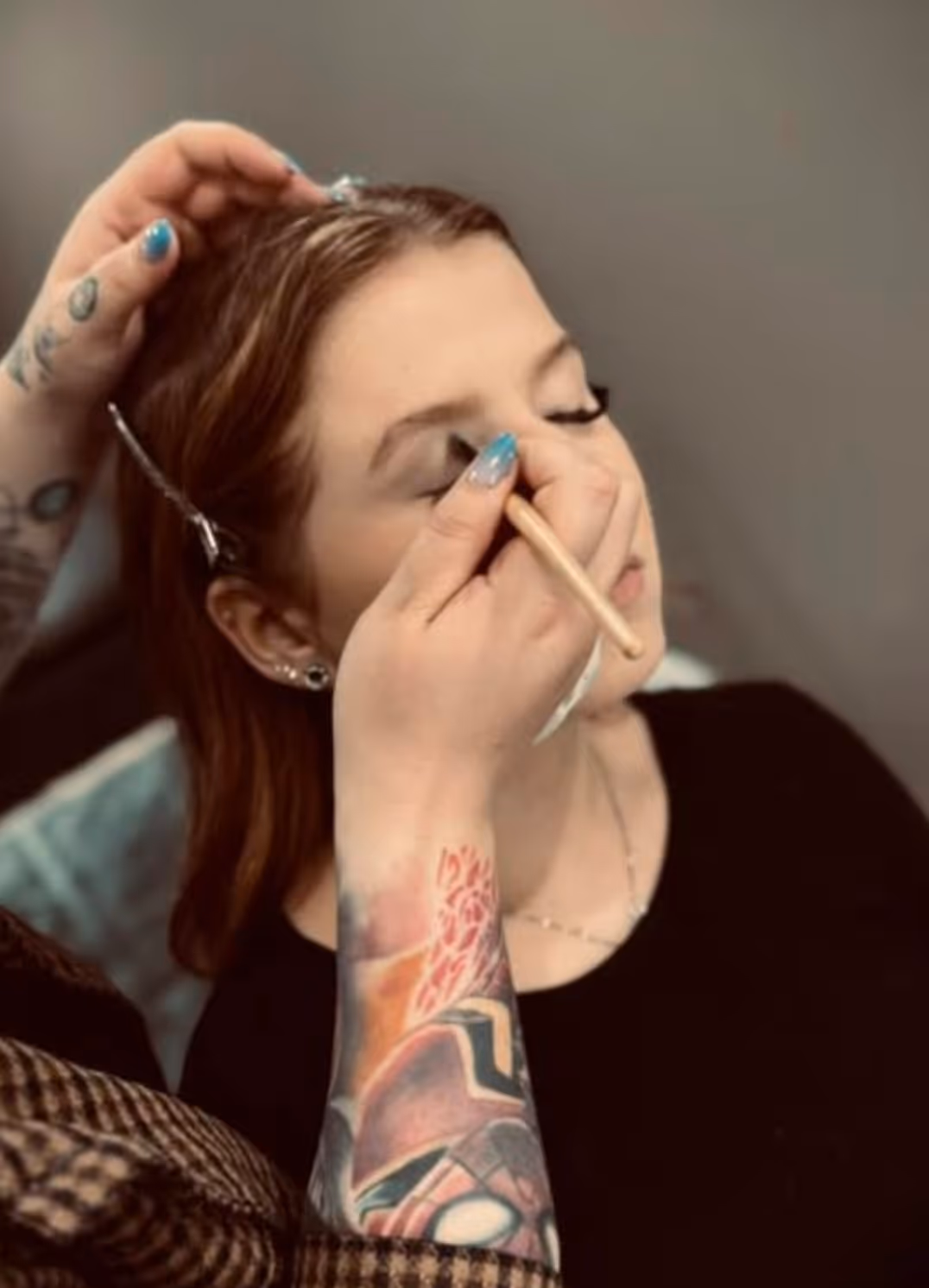 Meikkaus hoitolassa Kauneuspiste Riikka Mikkola