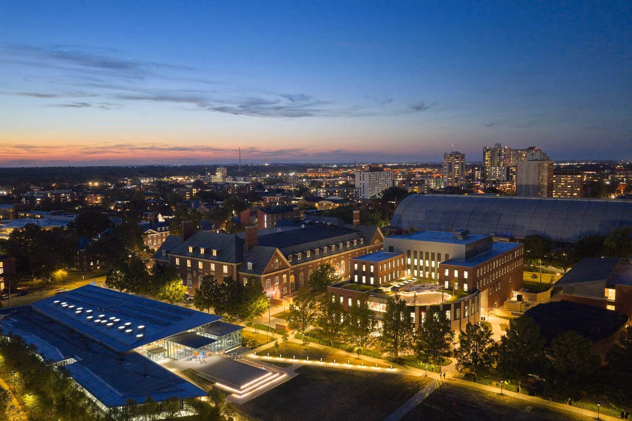 Exterior view of University of Illinois building 