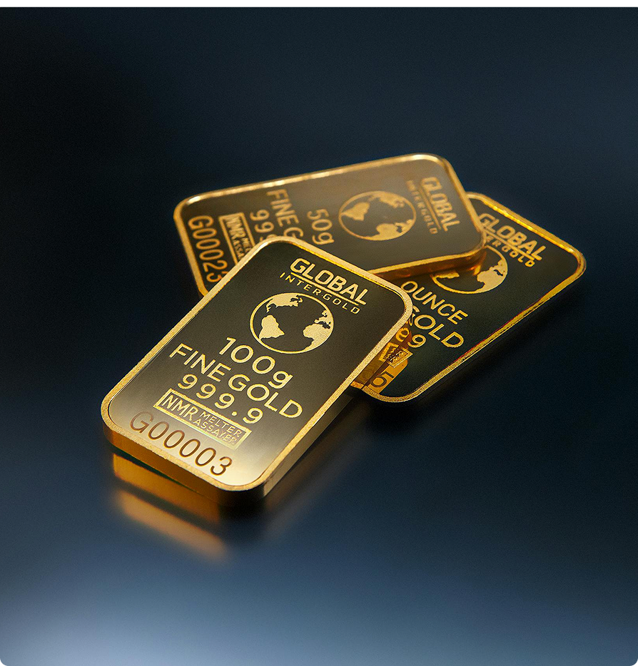 Three shiny gold bars of different weights with GLOBAL Intergold branding, placed overlapping on a dark reflective surface.