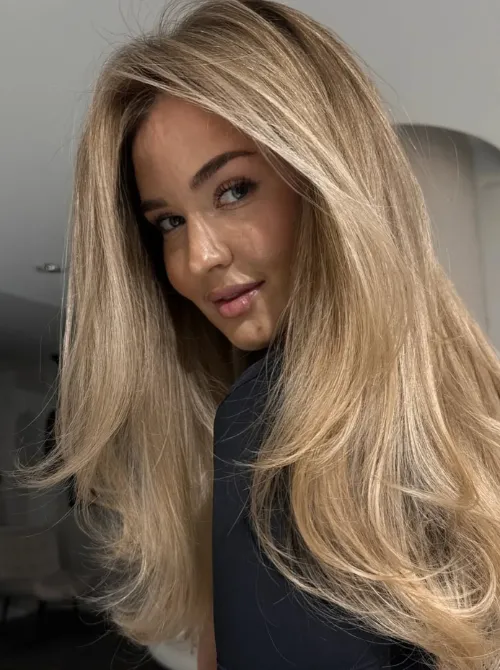 Portrait photography of Ida K client, close-up of a hairs