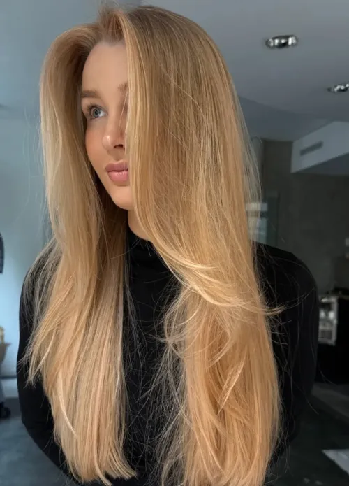 Portrait photography of Ida K client, close-up of a hairs