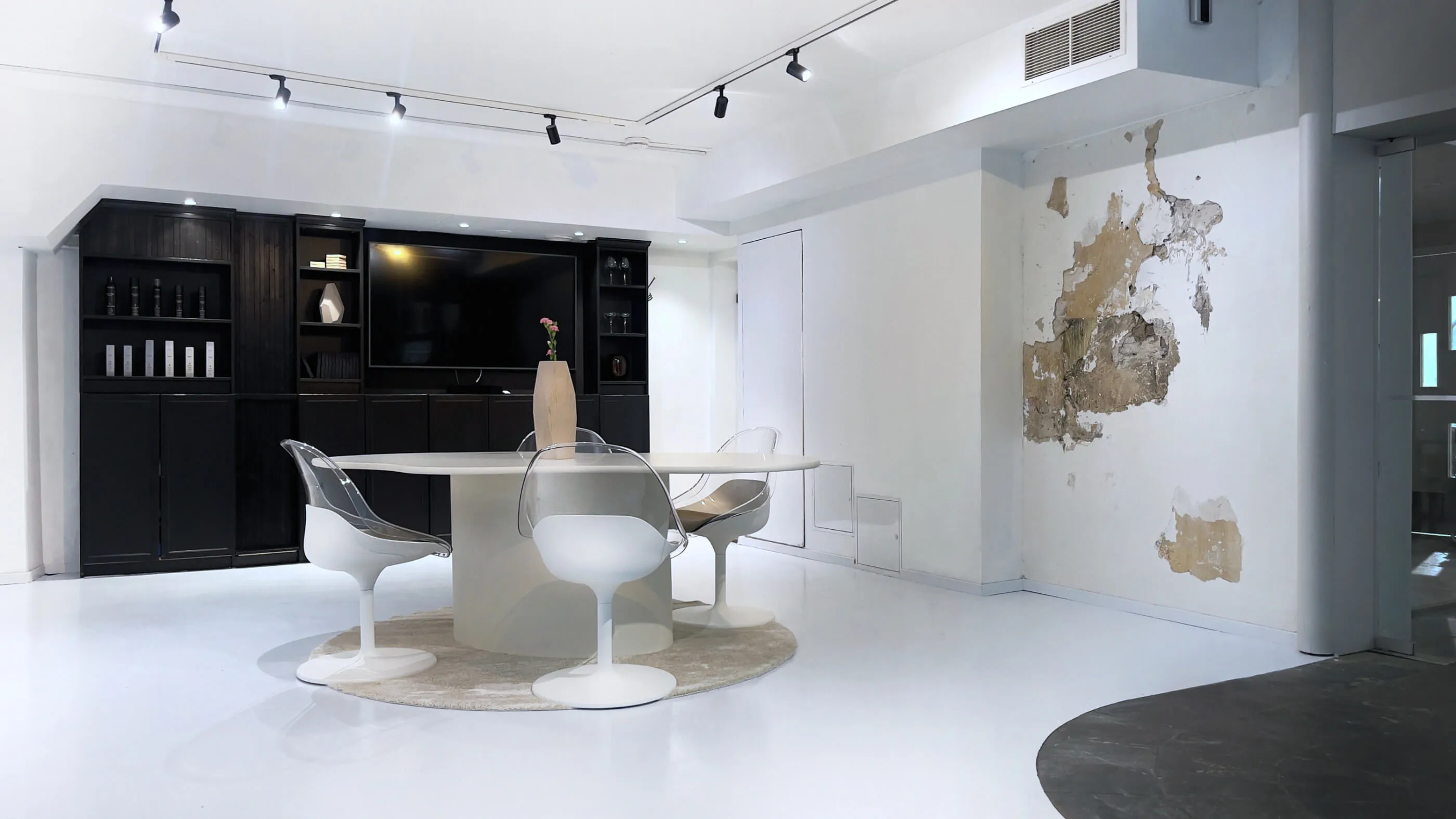 Photography of interior The One Table salon. Room for rent