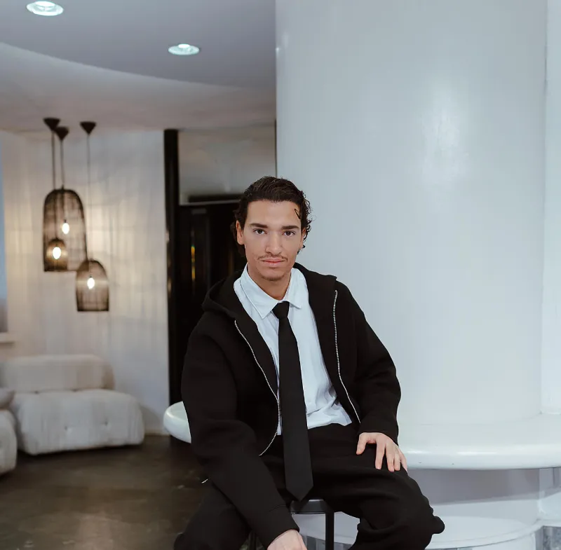 Photography of Blert Hair Dresser worker of The One Table