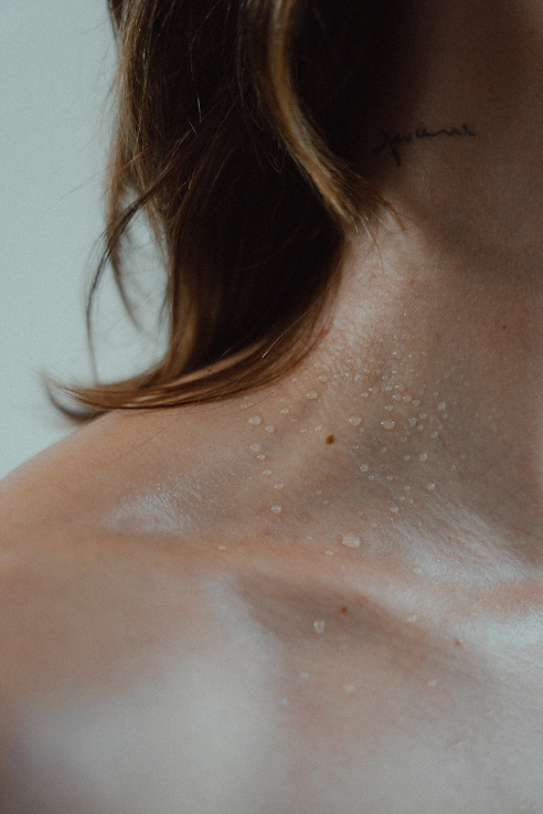 Dr. med Eva-Maria Schlomm bereitet eine PRP Behandlung vor