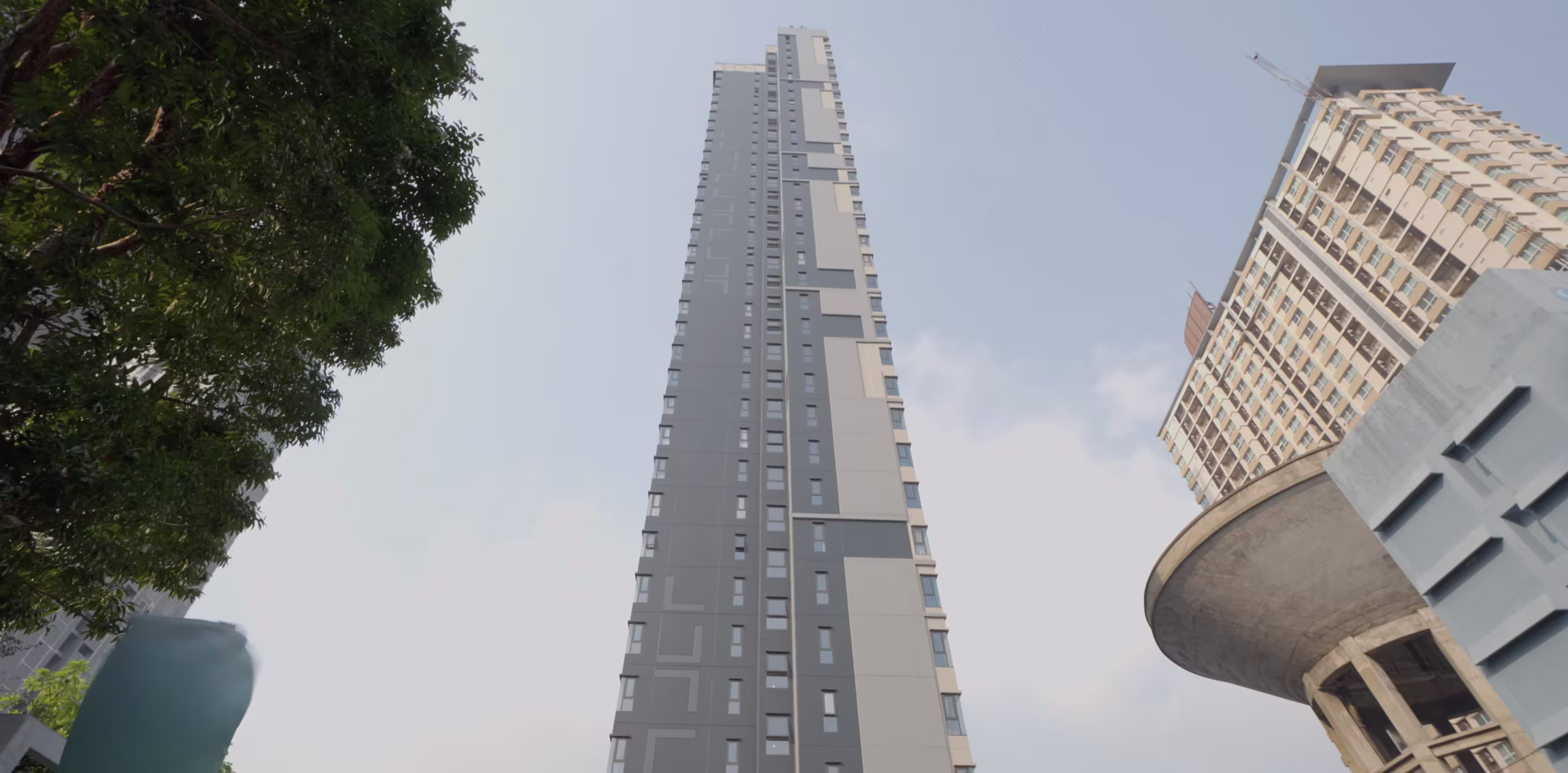 Aspire On Nut Station exterior hero shot, 37-floor luxury condo by AP Thai in Bangkok